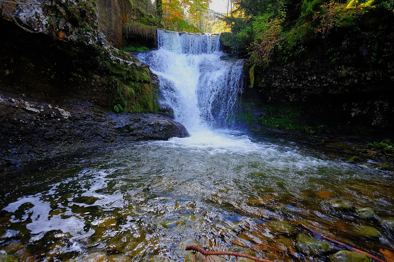 Cascadas de Puente Ra en Sierra Cebollera
